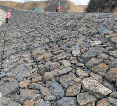 Подпорная стенка из проволочной сетки